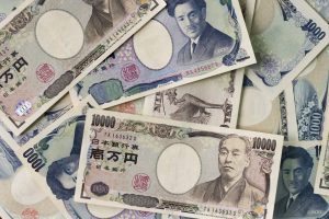 Японски йени