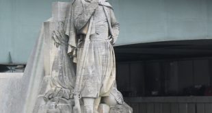 Статуя Зуав