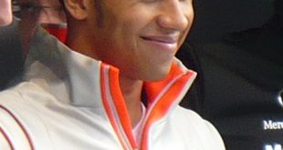 Люис Хамилтън спечели на „Силвърстоун” и се доближи на точка зад съотборника си Нико Розберг